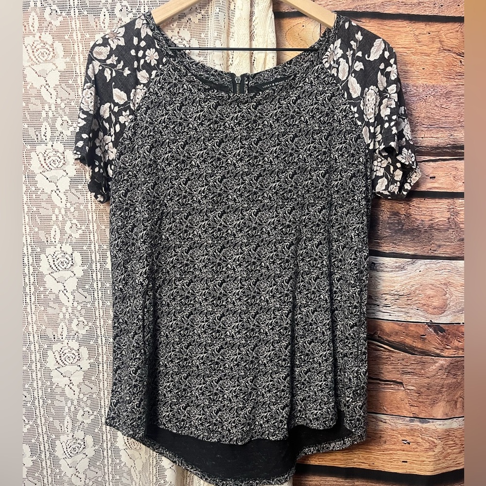 Lucky Brand Black and White Contrast Print Short Sleeve Top (088) - Picture 2 of 8